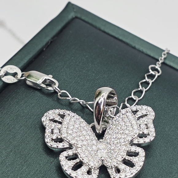 ✨ Moissanite Butterfly Necklace – 925 Sterling Silver (Italian Made) ✨ - Picture 4 of 10